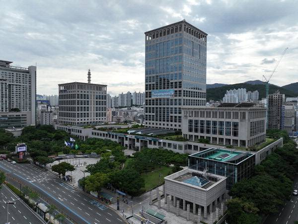 부산시청 부산시의회 부산경찰청 전경. 국제신문 DB