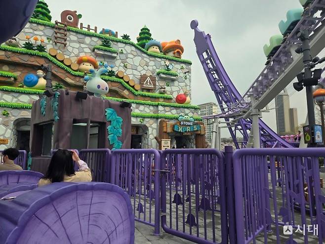 '아르카나 라이드'에 탑승해서 본 메이플 아일랜드. /사진=김미현 기자