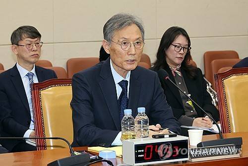 인사청문회 답변하는 고광헌 방송미디어통신심의위원장 후보자 (서울=연합뉴스) 배재만 기자 = 고광헌 방송미디어통신심의위원장 후보자가 1일 국회 과학기술정보방송통신위원회에서 열린 인사청문회에서 여야 위원들의 질문에 답하고 있다. 2026.4.1 scoop@yna.co.kr