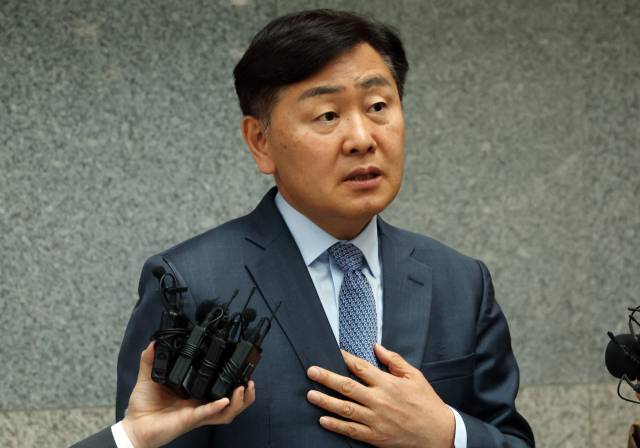 ▲ 김관영 전북지사가 1일 전북도청에서 ‘돈봉투 의혹’과 관련해 입장을 밝히고 있다. ⓒ연합뉴스