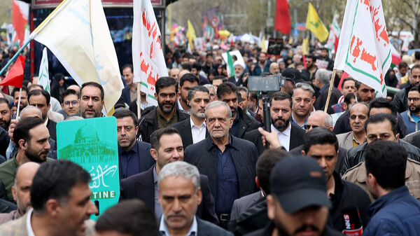 테헤란 시내에서 열린 행사에 참석한 마수드 페제시키안 이란 대통령. 연합뉴스