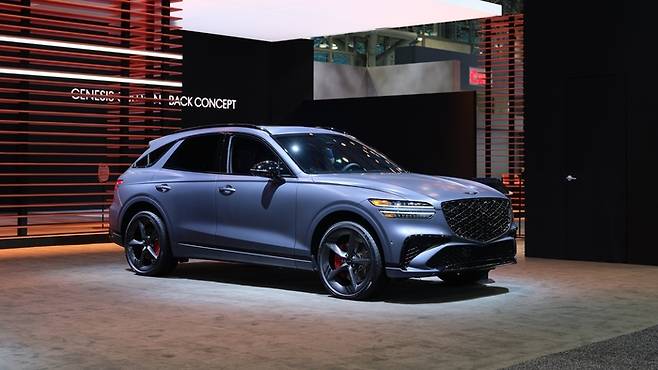 2026 뉴욕 국제 오토쇼에 전시된 제네시스 'GV70 그래파이트 에디션'