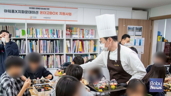 ▲결식 우려 아동 대상 '온더고BOX' 도시락 전달 모습. ⓒ지파운데이션