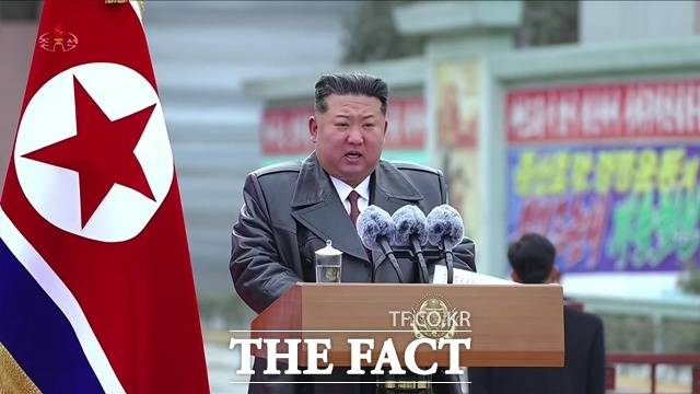 북한이 유엔 인권결의안 채택에 대해 "우리 국가의 존엄과 자주권에 대한 엄중한 정치적 도발로 낙인하며 가장 강력한 언어로 규탄배격한다"고 밝혔다. 사진은 김정은 북한 국무위원장이 지난달 1일 상원세멘트연합기업소를 방문한 김 위원장 모습. /뉴시스, 조선중앙TV 갈무리