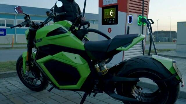 배터리 팩은 9분 만에 10%에서 70%까지 충전됐다. (사진=도넛랩)