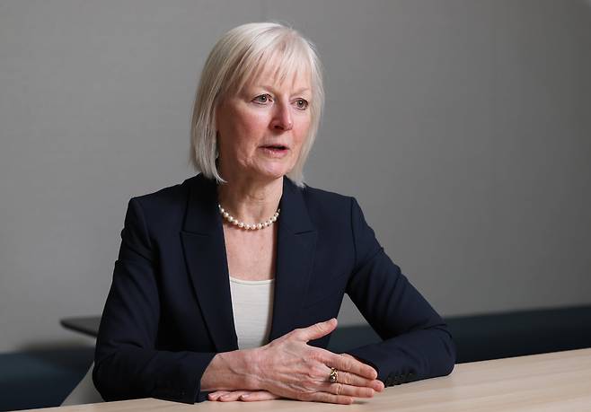 지난달 17일 서울 중구 스테이트스트리트 서울사무소에서 WEEKLY BIZ와 만난 로리 하이넬 스테이트스트 최고투자책임자(CIO는 "인플레이션 압력이 높아져 금리 인하가 불발된다면 성장 둔화와 경기 침체라는 연쇄 효과가 나타날 것"이라고 전망했다./장경식 기자