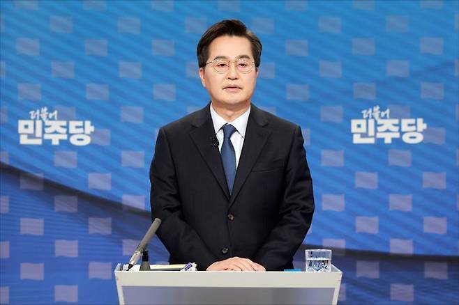 김동연 더불어민주당 경기도지사 경선 후보가 1일 서울 양천구 SBS 목동 스튜디오에서 열린 더불어민주당 경기도지사 후보자 2차 합동토론회에서 토론 시작을 기다리고 있다. ⓒ국회사진기자단