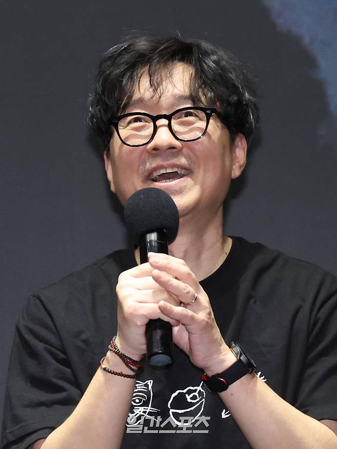 개봉 40일째 1300만 관객을 돌파한 영화 ‘왕과 사는 남자’(감독 장항준)가 17일 오후 메가박스 코엑스에서 흥행 감사 무대인사를 진행했다. 장항준 감독이 감사 인사를 전하고 있다. 서병수 기자 qudtn@edaily.co.kr /2026/03/17/