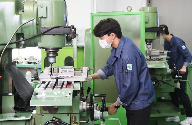실기시험 앞두고 실습수업 하는 학생들. 연합뉴스