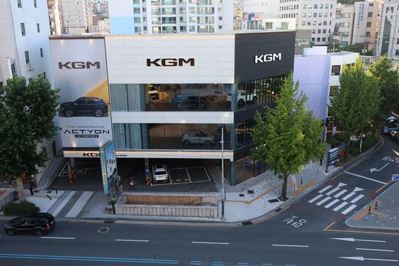 부산 중구 소재 KG모빌리티(KGM) 브랜드 플래그십 매장 'KGM 익스피리언스 센터' 전경(KGM 제공). 2025.10.24.