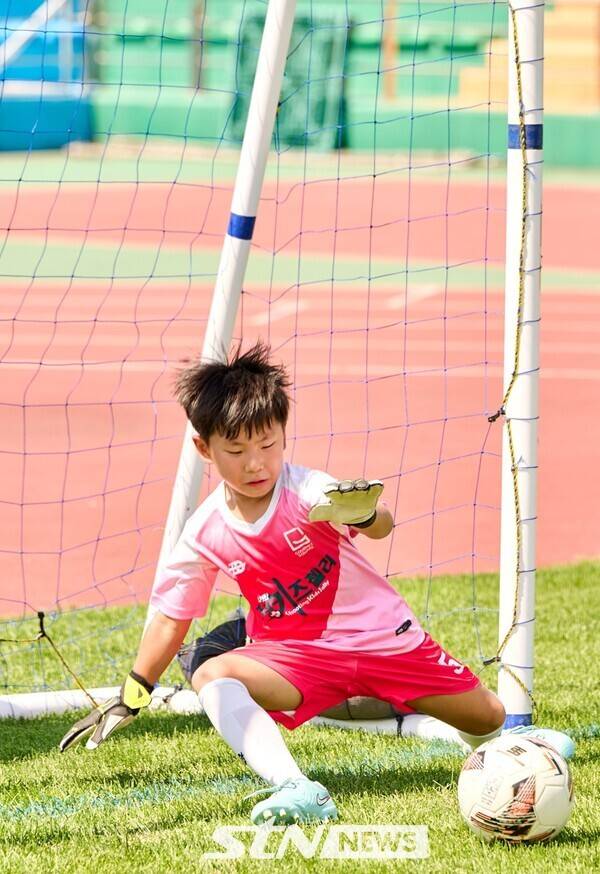 리얼 축구 예능 콘텐츠 '강인한 슛팅스타'. /사진=메이콘텐츠