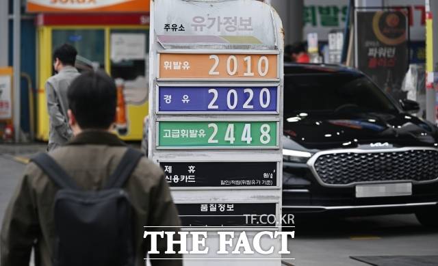 카드업계가 주유비와 교통비 부담 완화를 위한 지원책을 내놓고 있다. /박헌우 기자
