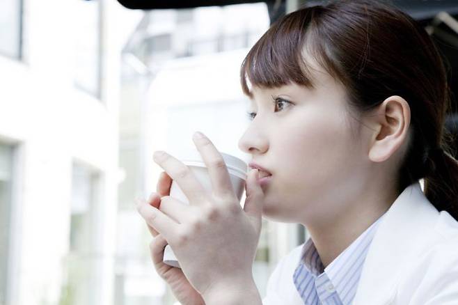 일본에서 신입사원들이 입사 첫날부터 퇴직 대행 서비스를 통해 사직 의사를 전달하는 등 이례적인 직장 풍경이 나타나고 있다. 게티이미지