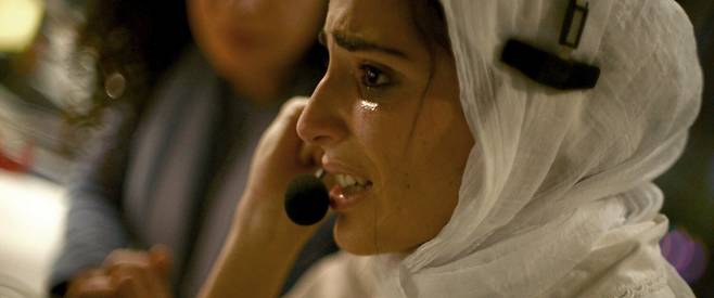 구호단체 적신월사 직원 라나(사자 킬라니)는 공포에 질린 힌드를 달래며 몇 시간 동안 통화를 이어간다. 영화에 출연한 배우들은 모두 팔레스타인 출신이다. /찬란