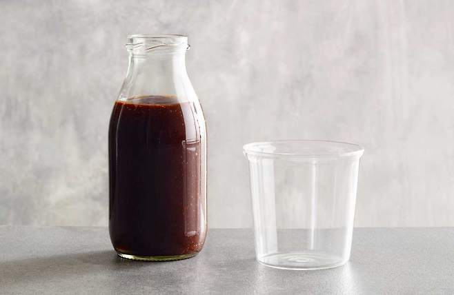 푸룬 주스는 변비 완화에 효과적이지만, 복부 팽만감으로 인해 수면을 방해할 수 있어 아침에 섭취하는 것이 좋다. /클립아트코리아