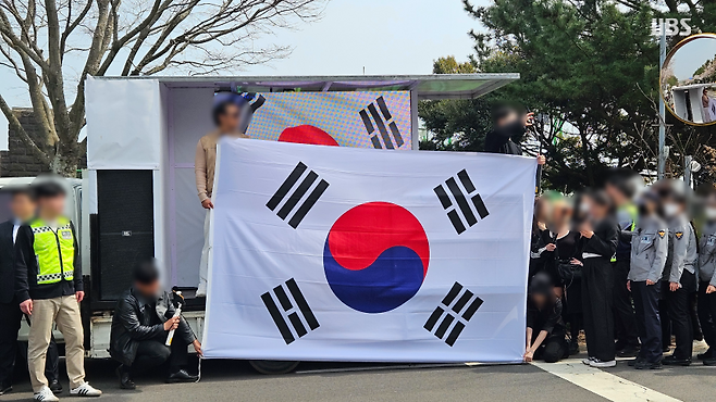 보수 성향으로 알려진 청년단체가 4·3의 진실을 알리겠다며 진행한 집회 모습 (사진, 김재연 기자)