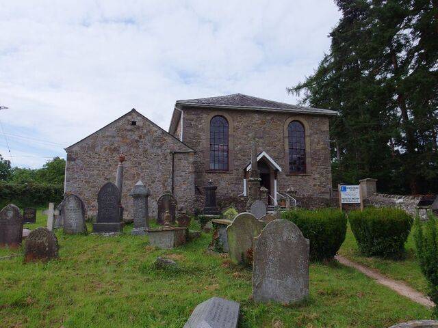 로버트 저메인 토마스 선교사의 부친이 37년간 목회했던 영국 웨일즈의 하노버교회 모습으로 토마스 선교사를 파송했다. 아래쪽 사진은 미국 군함 프린세스로얄호로 제너럴셔먼호와 같은 배로 알려졌지만 다른 배로 밝혀졌다. 국민일보DB