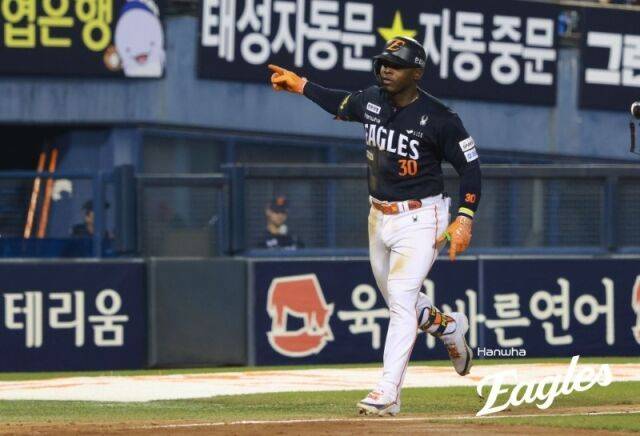 마수걸이 홈런을 친 페라자./한화 이글스