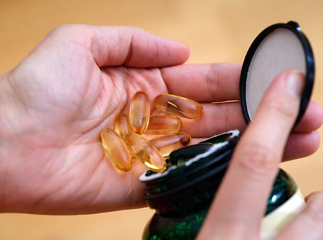 오메가3는 식사와 함께 섭취할 때 흡수가 잘 되는 것으로 알려져 있다. 사진=게티이미지뱅크