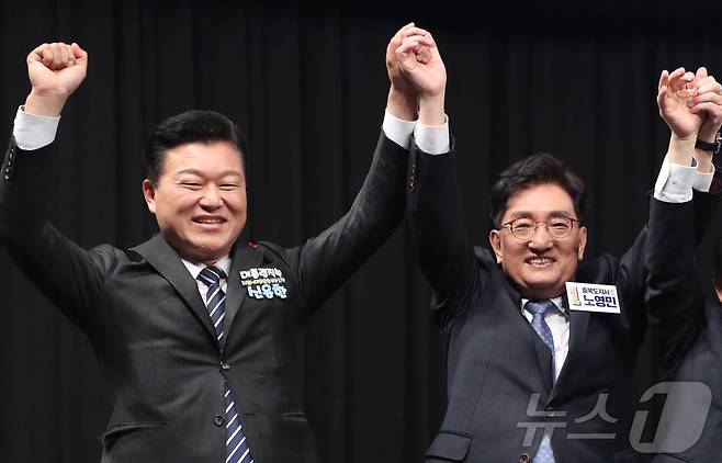 노영민(오른쪽)·신용한 더불어민주당 충북지사 예비후보. 2026.4.2 ⓒ 뉴스1 김용빈 기자