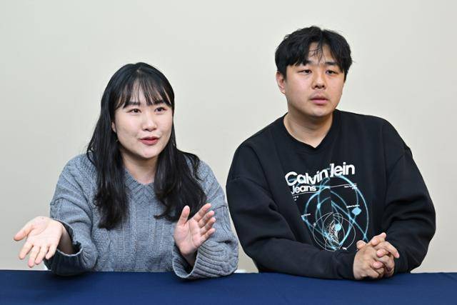 유튜브 채널 '코코보라'를 운영하는 이보람(왼쪽), 안하빈씨는 지난달 23일 서울 서초구 사무실에서 한국일보와 만나 "내 추억이고 그냥 취미로 하는 거라고 생각하면 진짜 채널에 아무 기대도 하지 말아야 한다"며 "잘되길 기대한다면 꾸준히, 성실하게 영상을 만들어야 한다"고 말했다. 강예진 기자