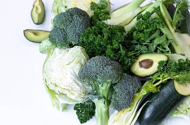 양배추, 브로콜리, 아보카도 등 초록 채소. 사진=게티이미지뱅크