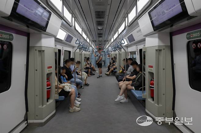 시민들이 수서행 GTX-A 열차를 타고 있다. 사진=조성윤기자