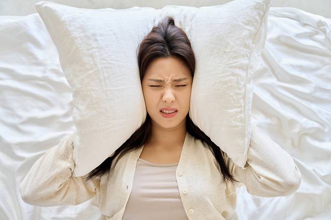 온몸을 찬물에 담그고 5분만 시간을 보내도 기분이 유의미하게 좋아진다는 연구가 있다. 사진=게티이미지뱅크