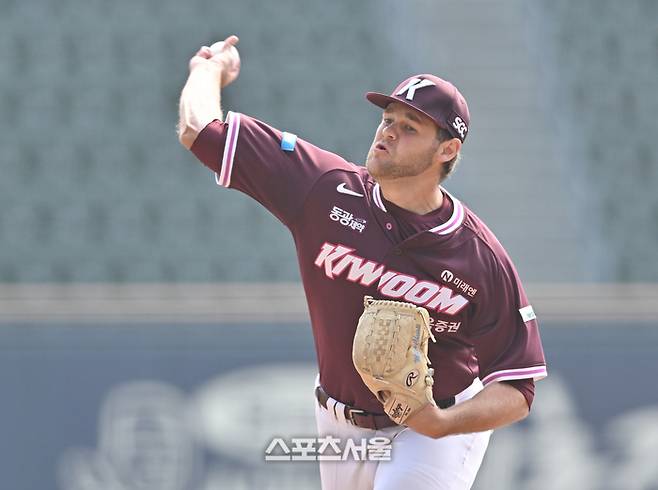 키움 선발투수 와일스가 24일 서울 잠실구장에서 열린 2026 KBO리그 시범경기 LG전에서 역투하고 있다. 잠실 | 최승섭기자 thunder@sportsseoul.com