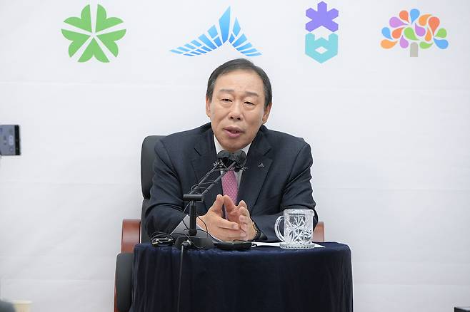 최민호 세종시장이 3일 기자간담회에서 행정수도특별법 처리와 관련해 발언하고 있다. 충청광역연합 제공