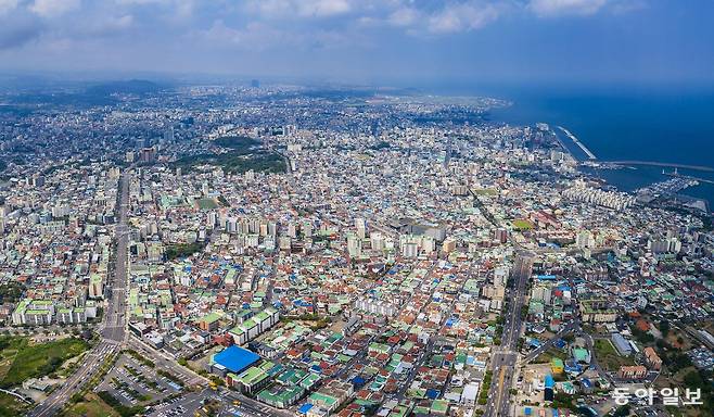 제주 인구의 60% 가까이가 거주하는 제주시 동지역 전경. 동아일보DB