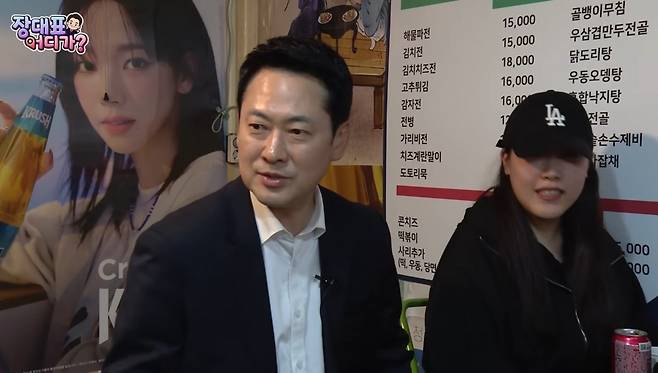 장동혁 국민의힘 대표가 서울 회기역 인근 부동산 업체를 방문하고, 식당에서 청년들과 주거 문제를 논의하고 있다. /사진='장대표 어디가' 유튜브 계정 갈무리
