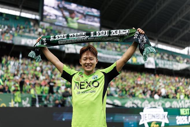전북 이승우가 4일 전주월드컵경기장에서 열린 울산과 K리그1 ‘현대가 더비’서 후반 추가시간 시즌 첫 골애 승리까지 연출한 뒤 포즈를 취하고 있다. 사진제공|한국프로축구연맹