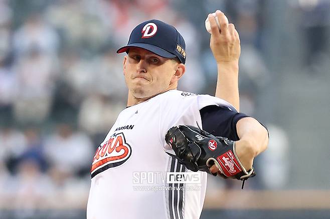 ▲ 김원형 두산 감독은 5일 잠실 한화전을 앞두고 “(플렉센의 부상 대체 외국인 선수를) 준비를 해야 할 것 같다. 한 달 이상 공을 못 던지는 상태니까 시간이 조금 많이 걸릴 것 같다”고 말했다.ⓒ곽혜미 기자