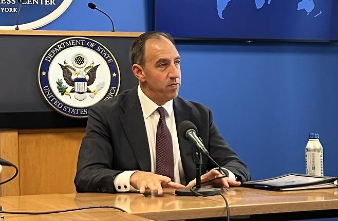 제프 바토스 미국 유엔 경영·개혁 대표 (뉴욕=연합뉴스) 김연숙 특파원 = 제프 바토스 미국 유엔 경영·개혁 대표가 최근 뉴욕에서 기자들과 만나 발언하고 있다. 2026.4.5 nomad@yna.co.kr