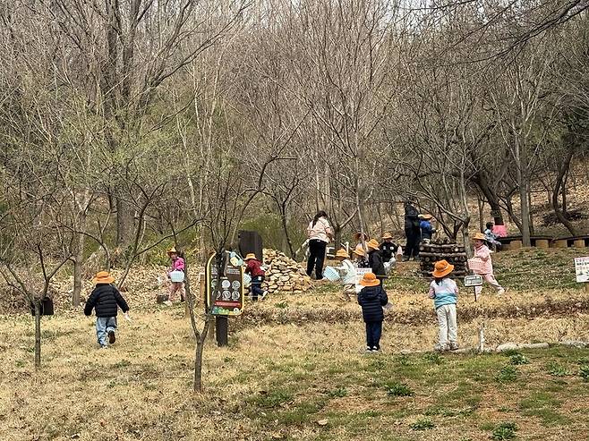 인천시 계양구는 오는 11월 30일까지 '학고을 유아숲체험원'을 운영한다.