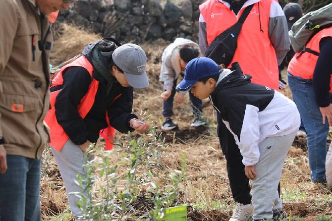 비양도 올리브나무 식수 행사(사진=한국관광공사)