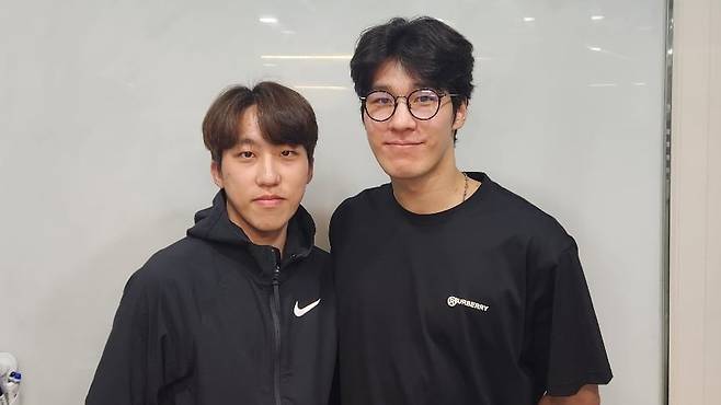 박지원(왼쪽)과 황대헌이 지난 22일 만나 그간의 감정을 풀었다. (라이언앳 제공)