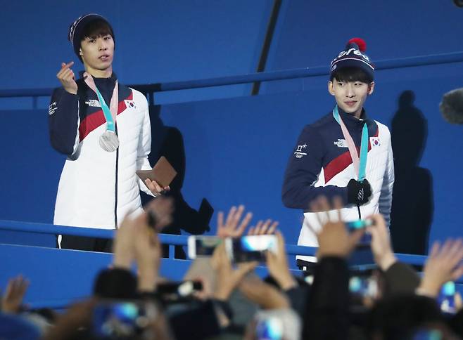 2018 평창 동계 올림픽 쇼트트랙 남자 500m에서 은메달을 획득한 황대헌(왼쪽)과 동메달을 딴 임효준. 2018.2.23 ⓒ 뉴스1 이재명 기자