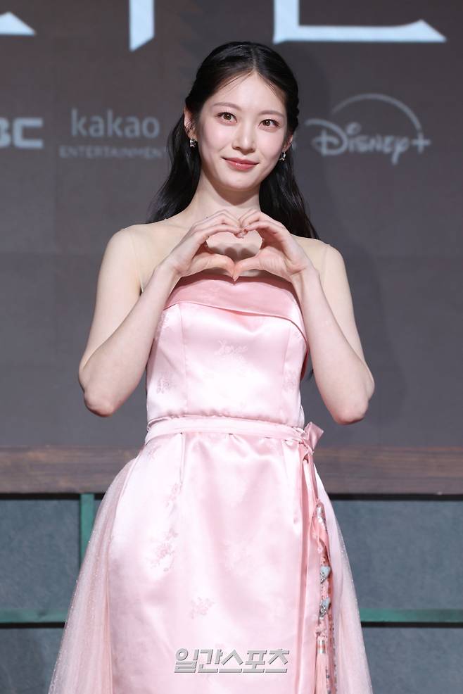 배우 공승연이 6일 서울 강남구 조선팰리스 호텔에서 MBC 새 금토드라마 ‘21세기 대군부인’ 제작발표회에서 포즈를 취하고 있다.사진=서병수 기자