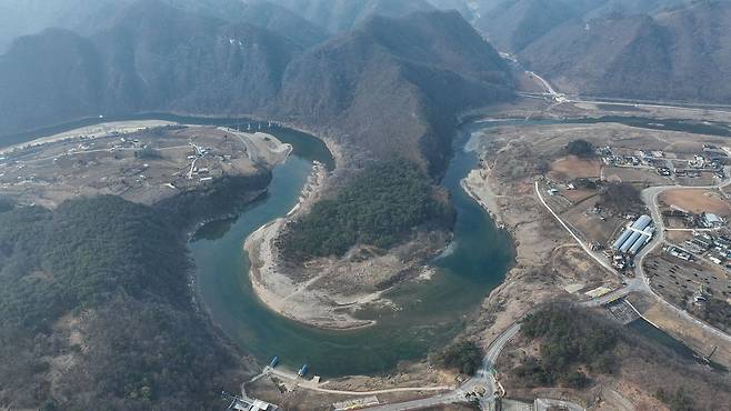 영화 '왕과 사는 남자'의 역사적 배경이 된 강원도 영월군 청령포. 중앙포토