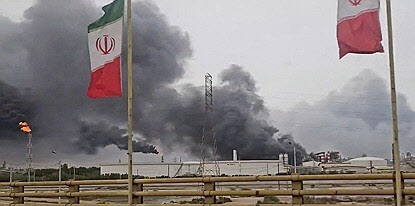 테헤란이 미국과 이스라엘의 공격으로 폭염에 휩싸여있다. 로이터 연합뉴스