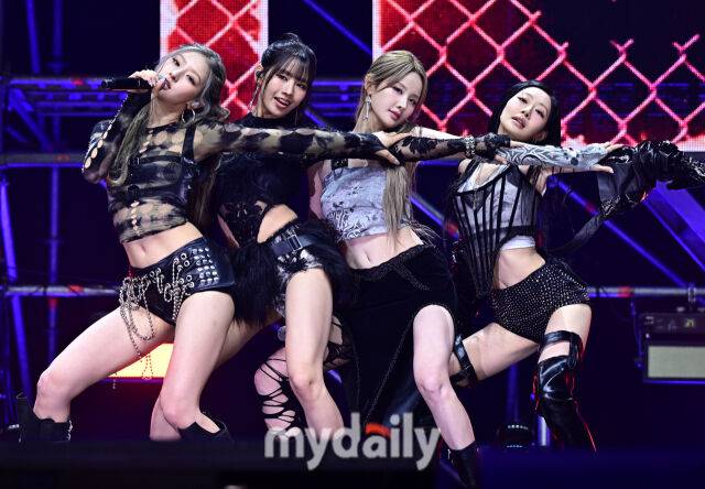 그룹 키스오브라이프(KISS OF LIFE)가 6일 서울 한남동 블루스퀘어에서 진행된 새 싱글 'Who is she(후 이즈 쉬)' 쇼케이스에서 멋진 무대를 선보였다. / 한혁승 기자(hanfoto@mydaily.co.kr)