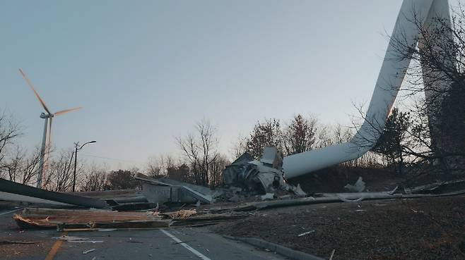 지난 2월 발생한 영덕풍력발전기 꺾임 사고. 경북소방본부 제공