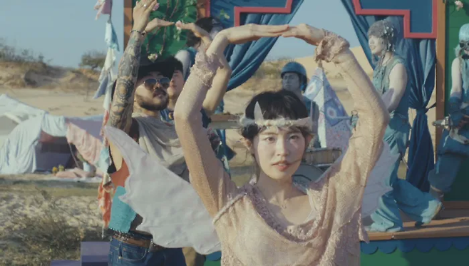 악뮤 ‘소문의 낙원’ M/V 속 하지수.