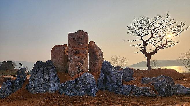 여수섬박람회 주행사장인 돌산읍 진모지구 실외정원 공사 모습.<여수시 제공>