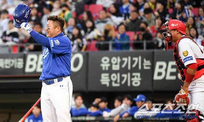 7일 광주 기아챔피언스필드에서 열린 KIA와 삼성의 경기. 삼성 최형우가 타석에 들어서며 KIA 양현종에게 인사를 건네고 있다. 광주=박재만 기자 pjm@sportschosun.com/2026.04.07/