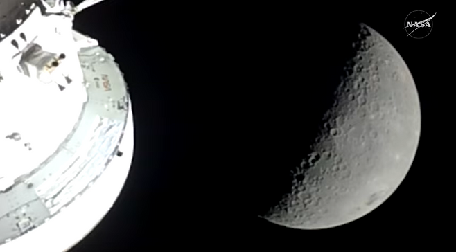 아르테미스 2호에 장착된 카메라에 달 표면이 6일(미국시간) 촬영됐다. 미 항공우주국(NASA) 제공