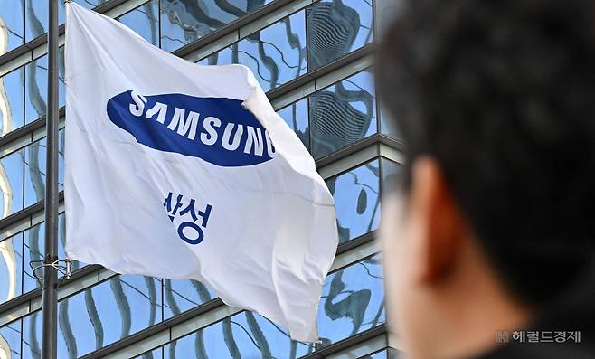 삼성전자는 7일 1분기 잠정 매출과 영업이익이 각각 133조원, 57조2000억원을 기록하며 창사 이래 최대치를 기록했다고 밝혔다. 이는 시장 예상치를 웃도는 ‘어닝 서프라이즈’ 수준이다. 사진은 서울 서초구 삼성전자 서초사옥 모습. 임세준 기자