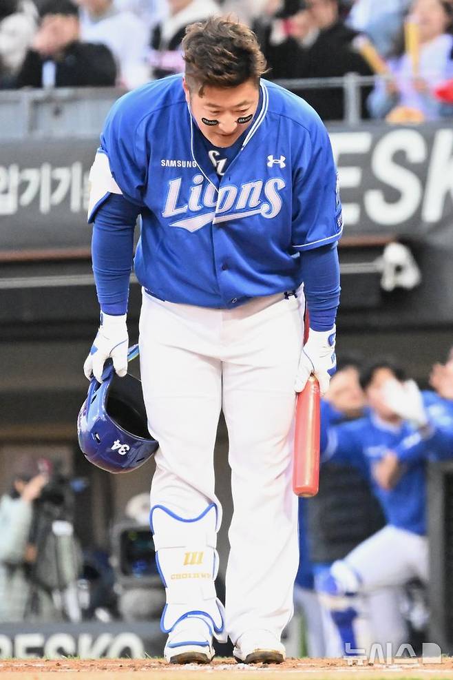 KIA 팬들에게 인사하는 최형우. /사진=뉴시스